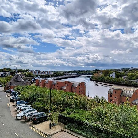 Quayside Apartment With Riverside Views & Parking Newcastle Upon Tyne Kültér fotó