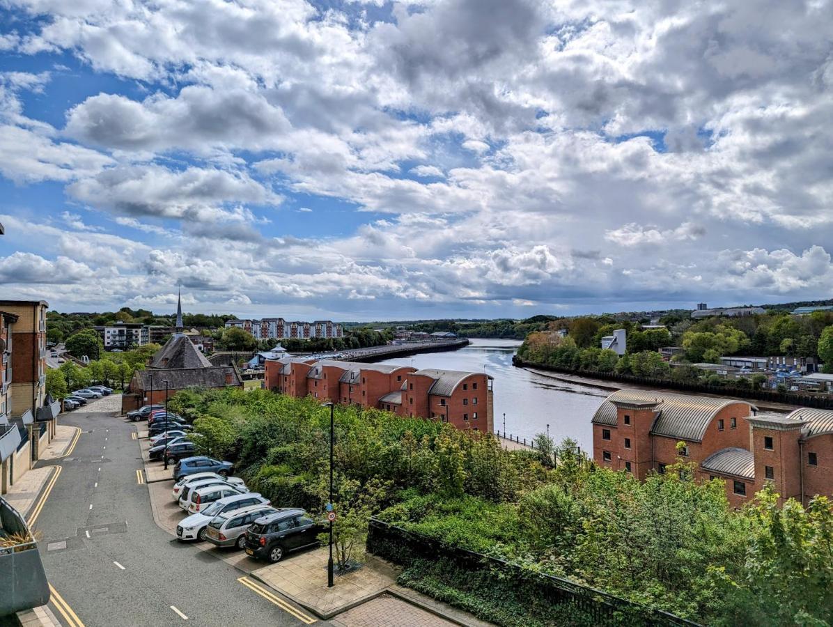 Quayside Apartment With Riverside Views & Parking Newcastle Upon Tyne Kültér fotó