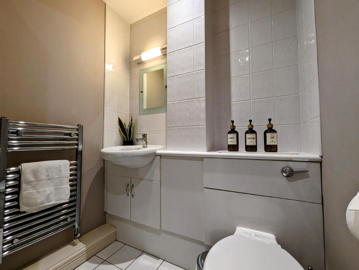 Quayside Apartment With Riverside Views & Parking Newcastle Upon Tyne Kültér fotó