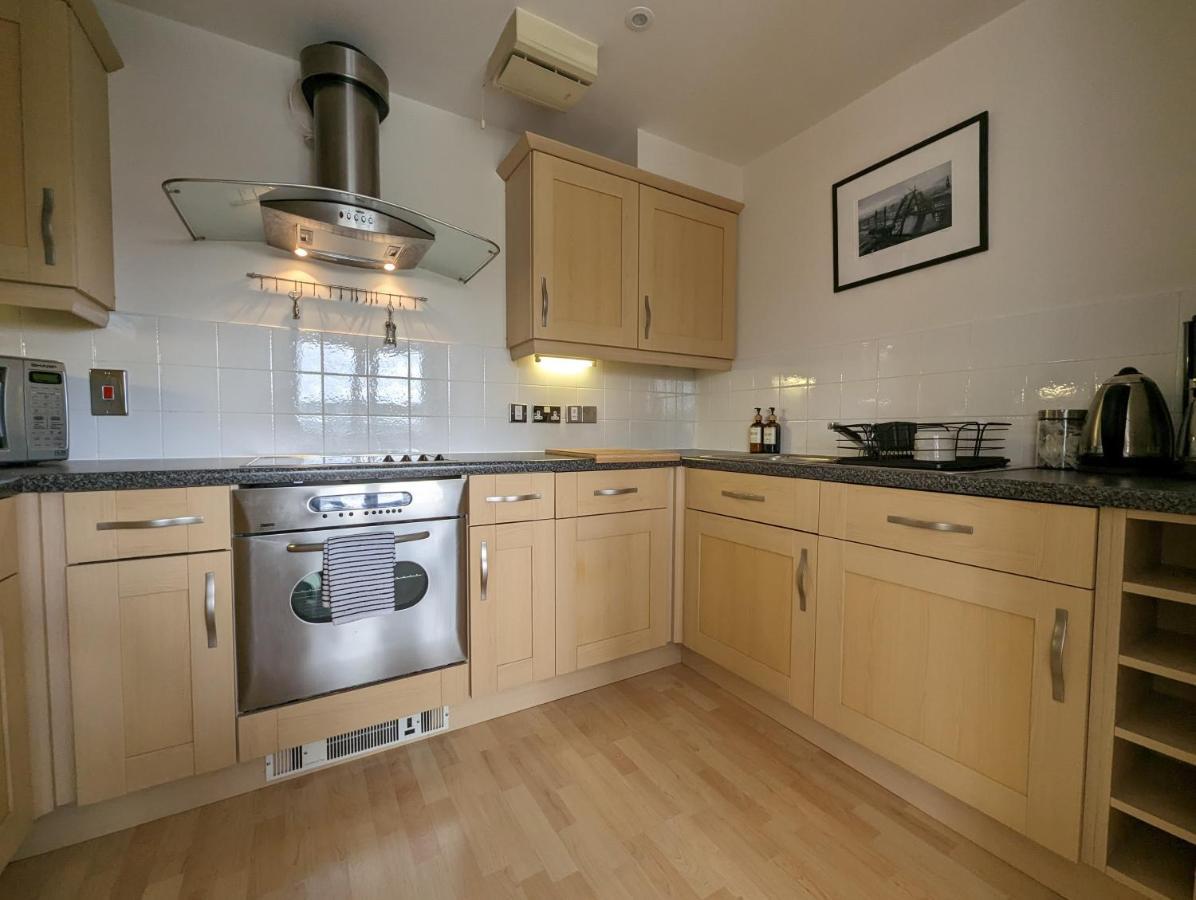 Quayside Apartment With Riverside Views & Parking Newcastle Upon Tyne Kültér fotó