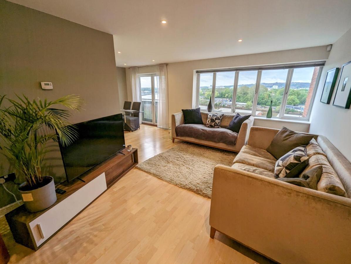 Quayside Apartment With Riverside Views & Parking Newcastle Upon Tyne Kültér fotó